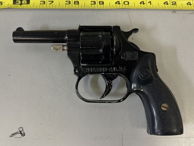 Lot 91-9678 - VINTAGE RTS MODEL 1966- CAL. 22 REVOLVER CAP GUN PISTOL