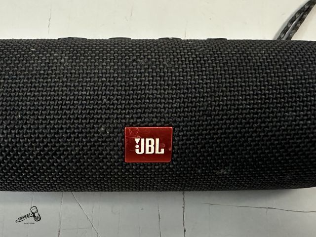 Lot 91-7805 - JBL FLIP 5 PORTABLE BLUETOOTH SPEAKER