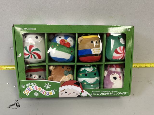 Lot 91-7211 - ORIGINAL SQUISHMALLOWS - 8 HOLIDAY SQUISHMALLOWS
