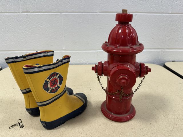 Lot 91-10318 - VINTAGE CERAMIC FIRE HYDRANT WITH LITTLE KIDS SIZE 5  FIRE DEPT BOOTS WITH BIN