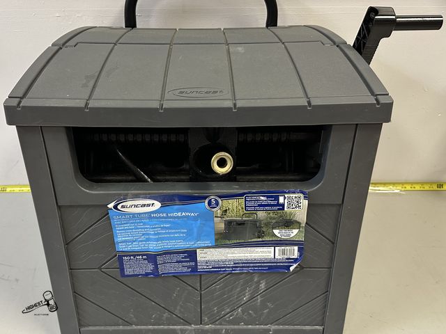 Lot 91-9740 - SUNCAST SMART TUBE HOSE HIDEAWAY 150FT