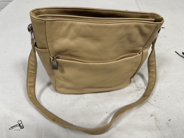 Lot 91-7642 - AURIELLE WOMANS PURSE