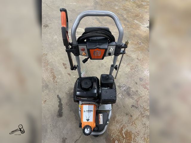 Lot 91-6565 - HUSQVARNA 3200 PSI GAS POWERED PRESSURE WASHER - "IDLE DOWN" ENGINE CONTROL - 30FT FLEXIBLE HOSE - F...