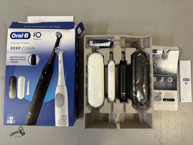 Lot 91-10172 - MSRP $99.99 LIKE NEW Oral-B iO Series 2 Complete Clean Rechargeable Electric Toothbrush, 2-pack 2 HA...