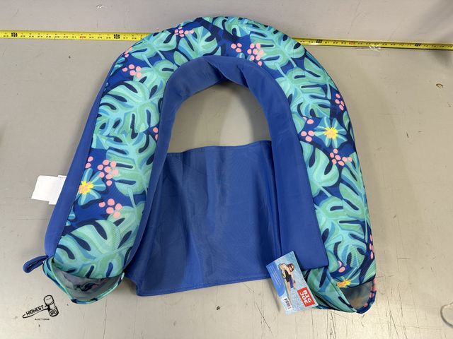 Lot 91-6464 - BIG JOE NOODLE SLING CHAIR - TROPICAL THEME - QUICK DRYING MESH FABRIC - UV AND MILDEW RESISTAN - NO...