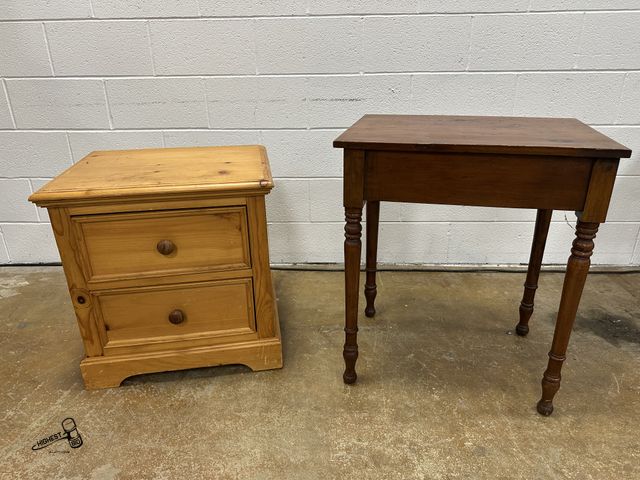 Lot 91-9466 - NIGHT STAND &amp; SIDE TABLE