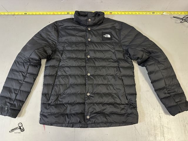 Lot 91-9694 - New MEDIUM UNISEX NORTHFACE BLACK COAT