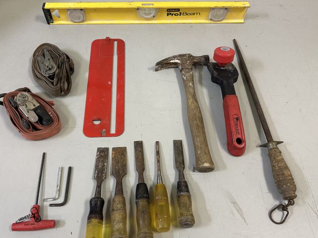 Lot 91-8572 - MISC LOT OF TOOLS &amp; STRAPS
