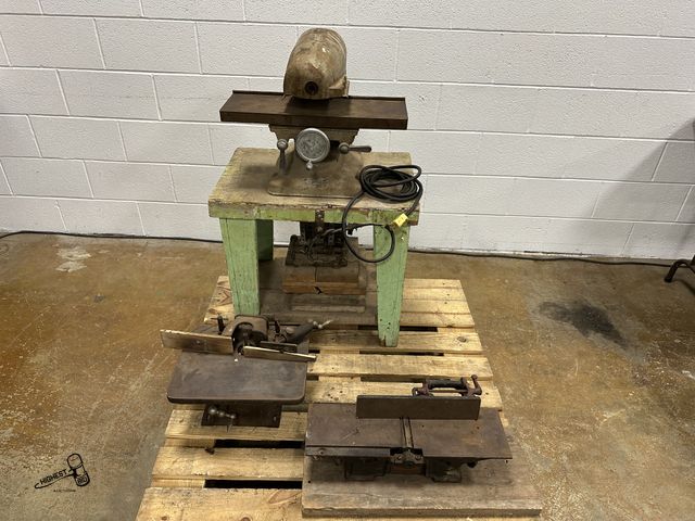Lot 91-9804 - VINTAGE WOOD WORKING TOOLS: WOOD PLANER, ROUTER, JOINTER/PLANER