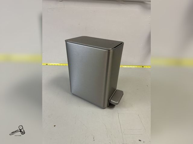Lot 91-6221 - KOHLER 6L STEP TRASH CAN - LID OPENS EASILY BY HAND OR METAL FOOT PEDAL - QUIET CLOSE LID CLOSES SIL...