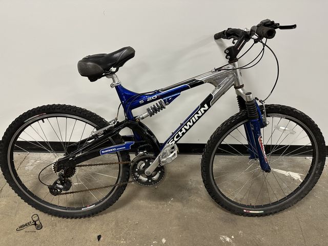 Lot 91-7892 - SCHWINN S20 26" 21 SPEED BIKE WITH SHOCKS