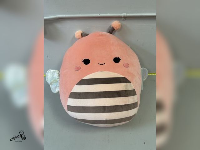 Lot 91-7511 - 24" SQUISHMALLOWS " LILI" GREAT GIFT IDEA