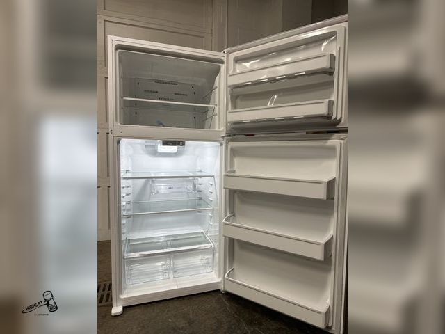 Lot 91-9028 - FRIGIDAIRE FRETE1835AW Refrigerator/Freezer DOES NOT GET COLD GREAT GUN SAFE CONCEPT SAYS CHATGPT - ...