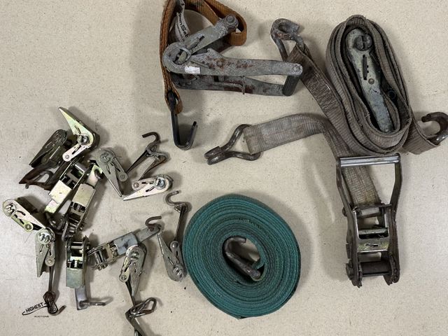 Lot 91-10080 - 3  RACHET TIE DOWN AND STRAPS  13 SMALL RACHET TIE DOWNS