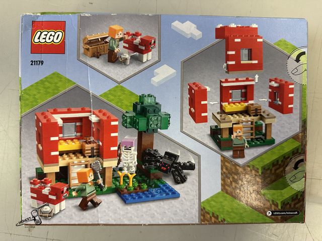 Lot 91-8980 - New LEGO MINECRAFT 272 PCS # 21179