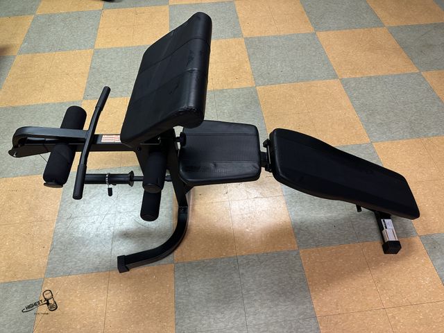 Lot 91-9406 - CAP DELUXE UTILITY BENCH FEATURES 7 BACKREST POSITIONS FROM INCLINE TO DECLINE - BOX STITCH VINYL PA...
