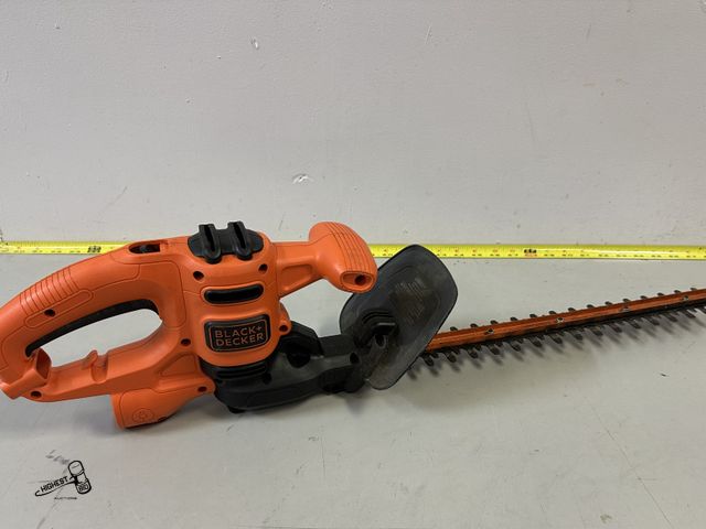 Lot 91-8295 - BLACK &amp; DECKER MODEL BEHT150 17" ELECTRIC HEDGE TRIMMER