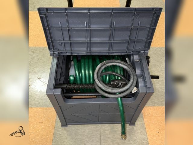 Lot 91-8934 - SUNCAST SMART TUBE HOSE HIDEAWAY WITH 100' HEAVY DUTY COMMERCIAL HOSE - ON WHEELS FOR EASE OF MOVING...
