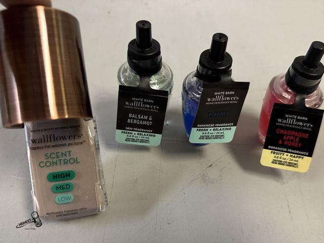 Lot 91-9620 - New BATH &amp; BODY WORKS HOME WALLFLOWERS WALL PLUG WITH OILS : BALSAM &amp; BERGAMOT,CHAMPANGE APP...