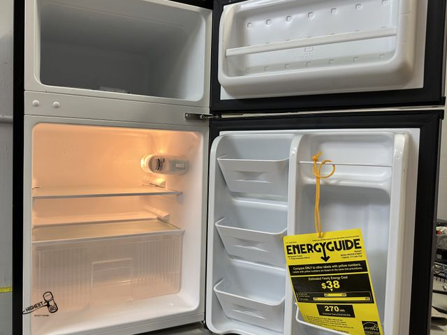 Lot 91-9797 - Scratch & Dent MAINSTAYS MS553614756001 Mini Refrigerator/Freezer MSRP $174.00 Mainstays 3.2 Cu Ft 2...