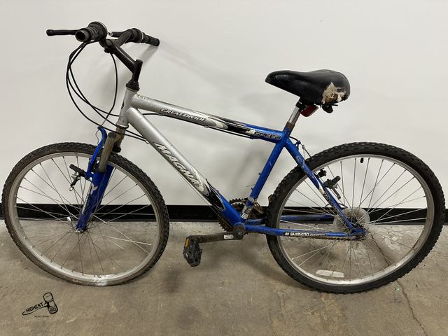 Lot 91-7943 - MAGNA GREAT DIVIDE 26" 21 SPEED BIKE