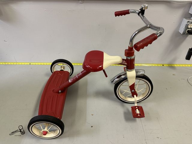Lot 91-6390 - RADIO FLYER KIDS TRICYCLE - GREAT CONDITION