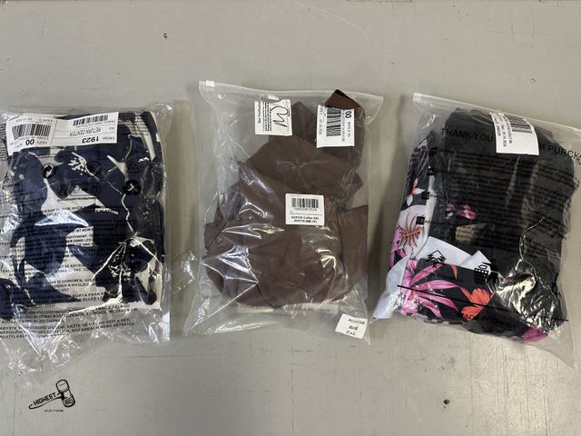 Lot 91-9733 - New WOMENS CLOTHING XL, XXL, XXXL. 1 XL DRESS, 1 XXL PANTS , 1 XXXL BATHINGSUIT