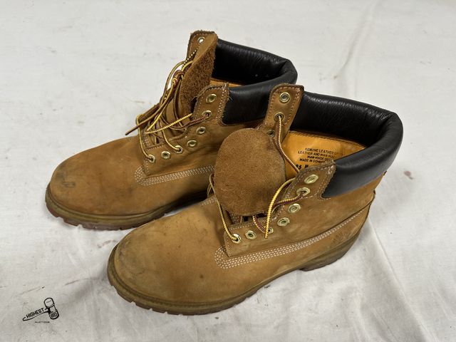 Lot 91-7726 - TIMBERLAND BOOTS SIZE 9.5 MENS