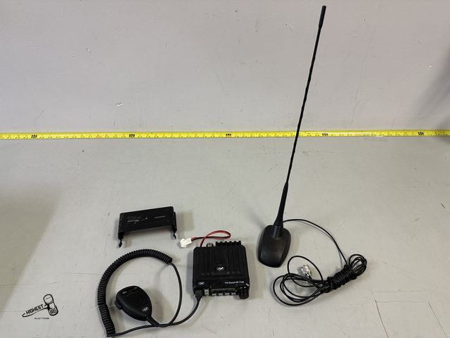 Lot 91-6424 - PNI ESCORT HP 7120 CB RADIO WITH MIC, ANTENNA, AND BRACKET TO MOUNT
