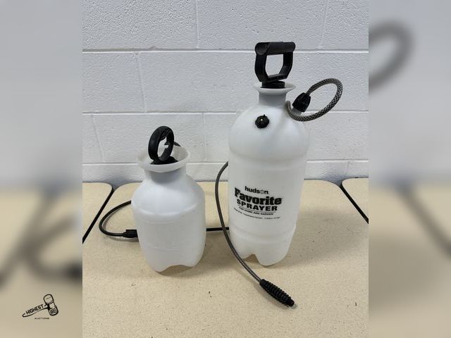 Lot 91-7122 - 1 GALLON AND 2 GALLON SPRAYERS