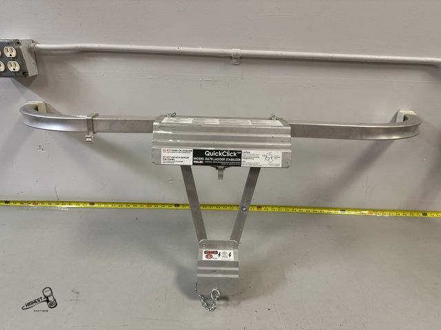 Lot 91-8581 - QUICK CLICK MODEL AK78 LADDER STABILIZER