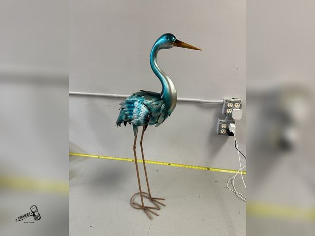 Lot 91-6367 - 35" BLUE HERON STATUE - ALL METAL CONSTUCTION - CRAFTED FROM STEEL - POWDER COATED WITH A HIHG GLOSS...