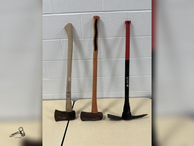 Lot 91-7053 - 2 AXES AND A HYPERTOUGH PICK MATTOCK