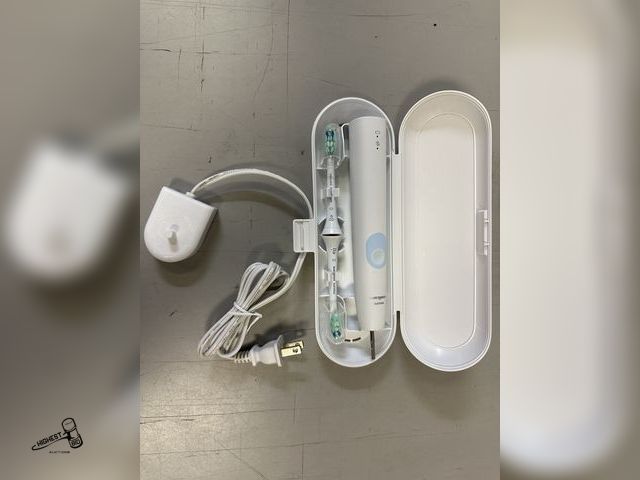 Lot 91-9542 - MSRP $ 49.98 Philips Sonicare ProtectiveClean 4300 - Sonic electric toothbrush - INCLUDES 2 SONIC CA...