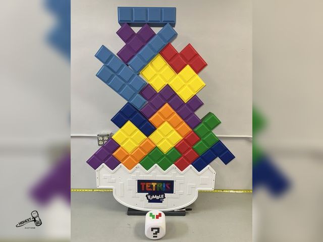 Lot 91-8518 - TETRIS TUMBLE XL COMPLETE WITH DICE