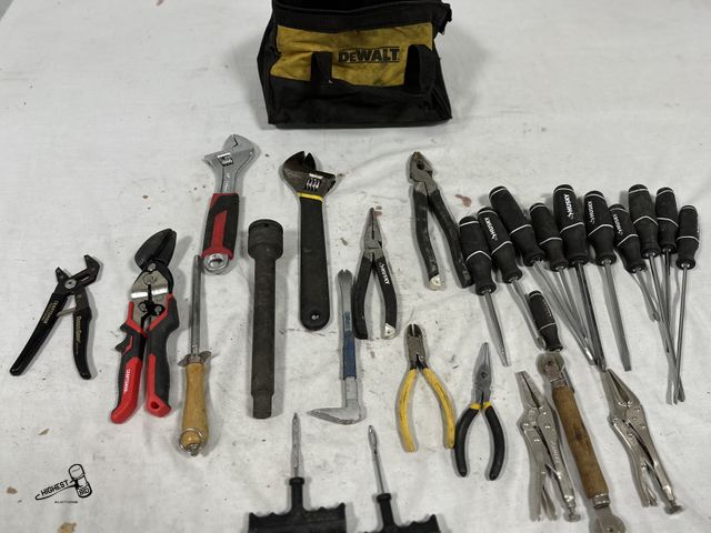 Lot 91-7721 - DEWALT BAG FULL OF TOOLS