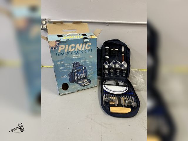 Lot 91-7397 - PICNIC BACK PACK SET 32 PIECE - 4 PLATES - 4 KNIFES - 4 FORKS - 4 SPOONS - 4 WINE GLASSES - 4 NAPKIN...