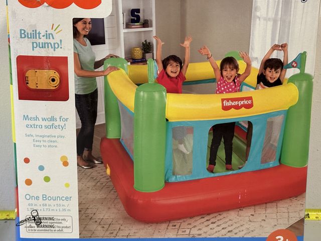 Lot 91-9572 - LIKE NEW FISHER PRICE KIDS BOUNCE HOUSE 3+ 69" X 68" X 53" GREAT FOR INDOOR USE