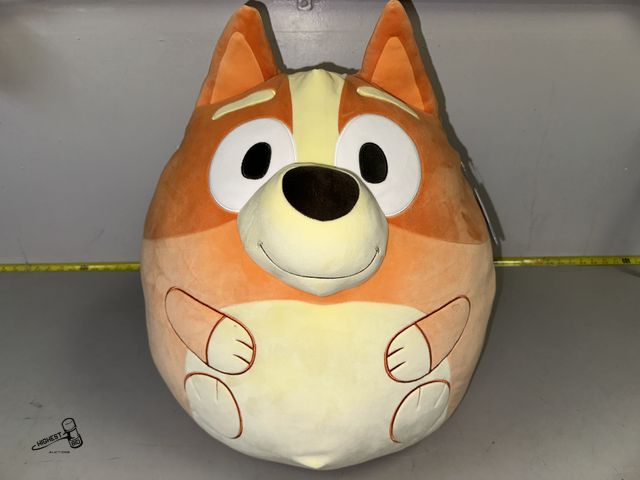Lot 91-8700 - BLUEY BINGO 20" SQUISHMALLOWS - DOES HAVE A COUPLE LITTLE MARKS FROM SHIPPING