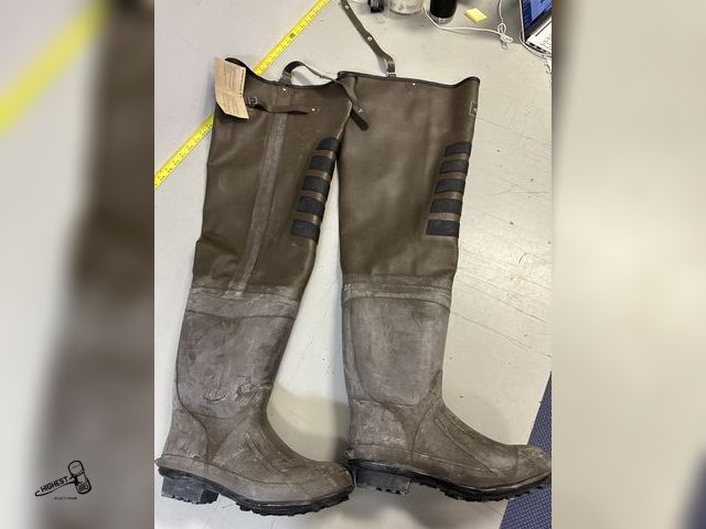 Lot 91-7288 - WHITE RIVER FLY SHOP RUBBER HIP WADER SIZE 11