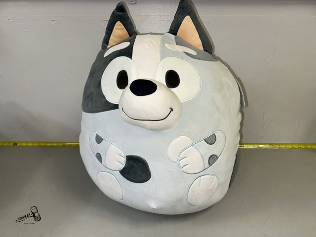 Lot 91-8698 - BLUEY MUFFIN SQUISHMALLOWS 20" TALL