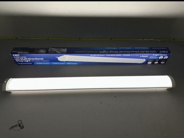 Lot 91-8957 - 10,000 LUMEN LED MULTI DIRECTIONAL SHOP LIGHT WITH MOTION DETECTION - 3 BRIGHTNESS LEVELS - DOWNLIGH...