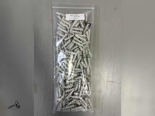 Lot 91-6297 - DRY WALL ANCHORS - 200 IN BAG