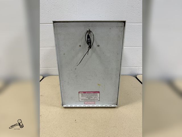 Lot 91-7132 - WEATHERGUARD LOCK BOX - HEAVY DUTY - COMES WITH 2 KEYS - 15 1/2" X 13" X 18"
