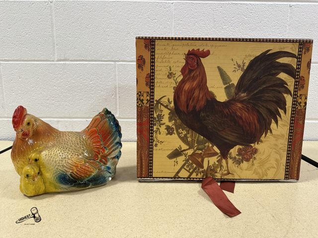Lot 91-10321 - 1 CERAMIC ROOSTER PIGGY BANK AND 1 ROOSTER BOX