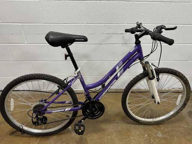 Lot 91-9454 - 24" ROADMASTER GRANITE PEAK 18 SPEED BIKE WITH FRONT SUSPENSION FOR SMOOTH RIDING