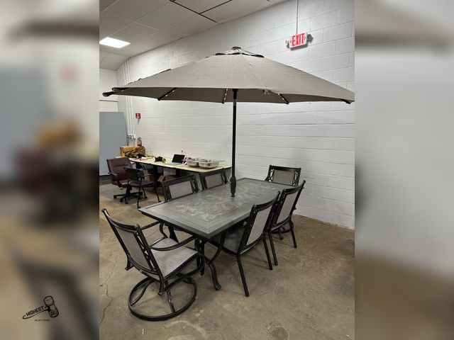 Lot 91-8277 - AGIO TURNER 7 PIECE SLING DINING SET WITH SUNVILLA 10 FOOT LED LIGHTED UMBRELLA &amp; 2 SWIVEL CAPTA...