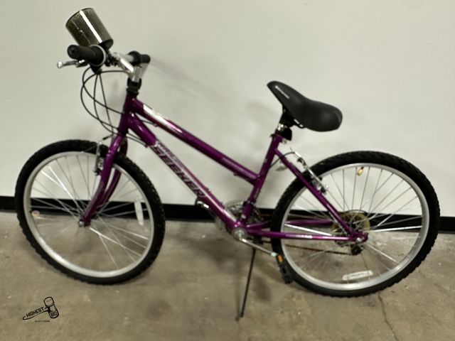 Lot 91-7923 - NORTHWOODS TRAIL SEEKER 24" 21 SPEED BIKE