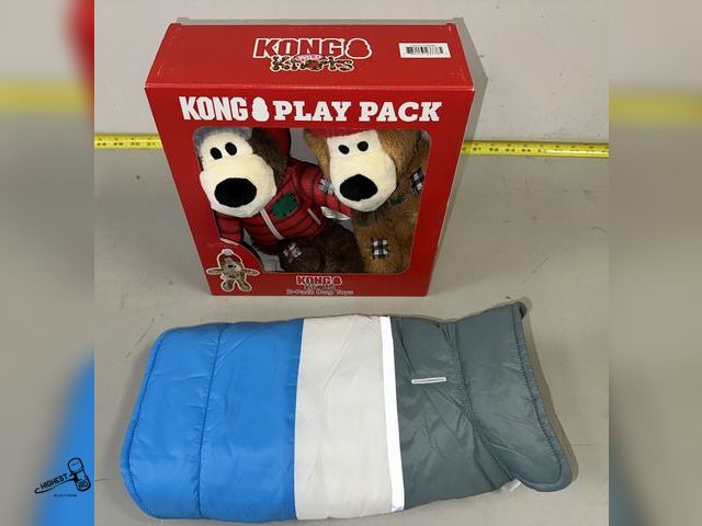 Lot 91-8460 - NEW WINTER COAT FOR SMALL DOG SIZE SMALL &amp; KONG PLAY PACK IS TOREN