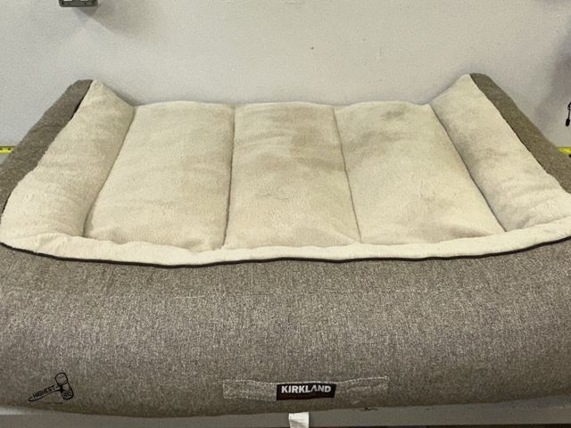 Lot 91-8523 - ` ` ` KIRKLAND SIGNATURE RECTANGULAR BOLSTER PET BED APPROX SIZE 46" X 36" - 3-Sided Bolster - Uphol...